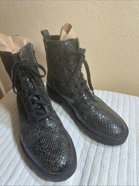 Paolo ankle boots Size 9